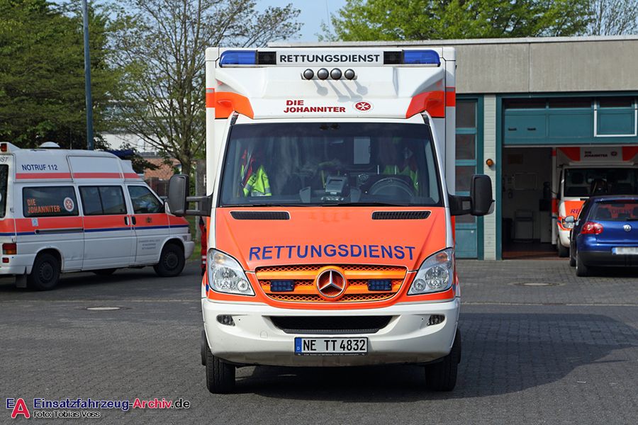 Rettung Kreis Neuss 04 RTW 02 (a.D.)