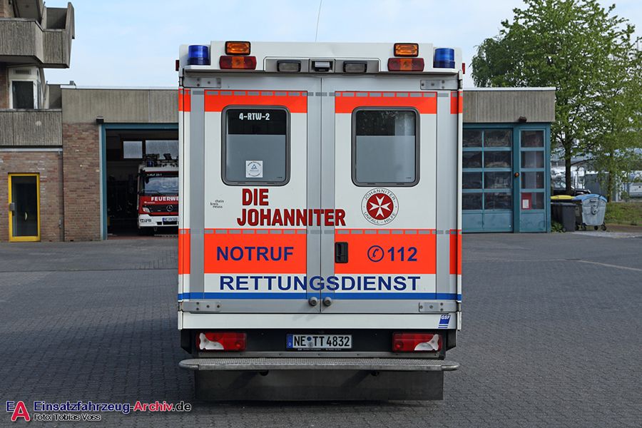 Rettung Kreis Neuss 04 RTW 02 (a.D.)