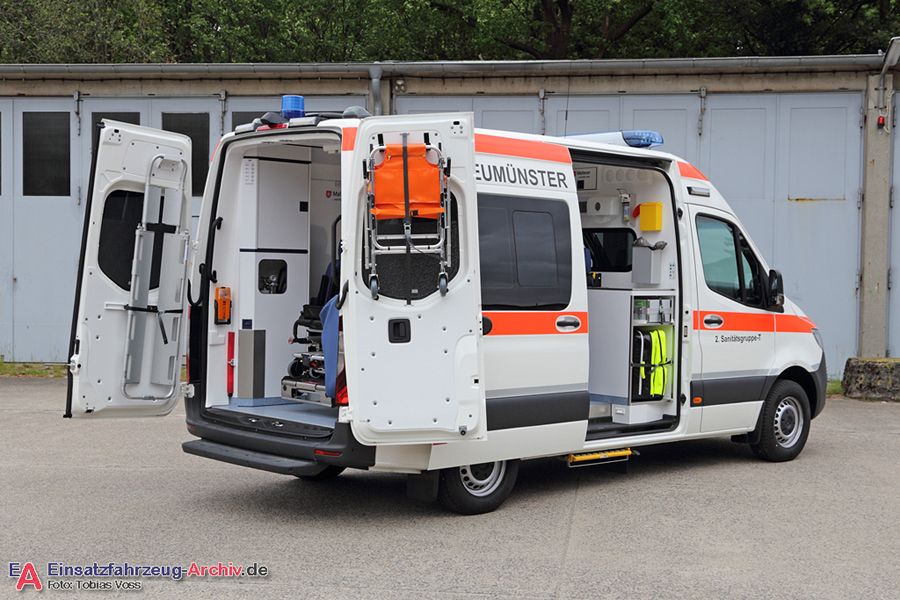 Johannes Neumünster 32/90-03