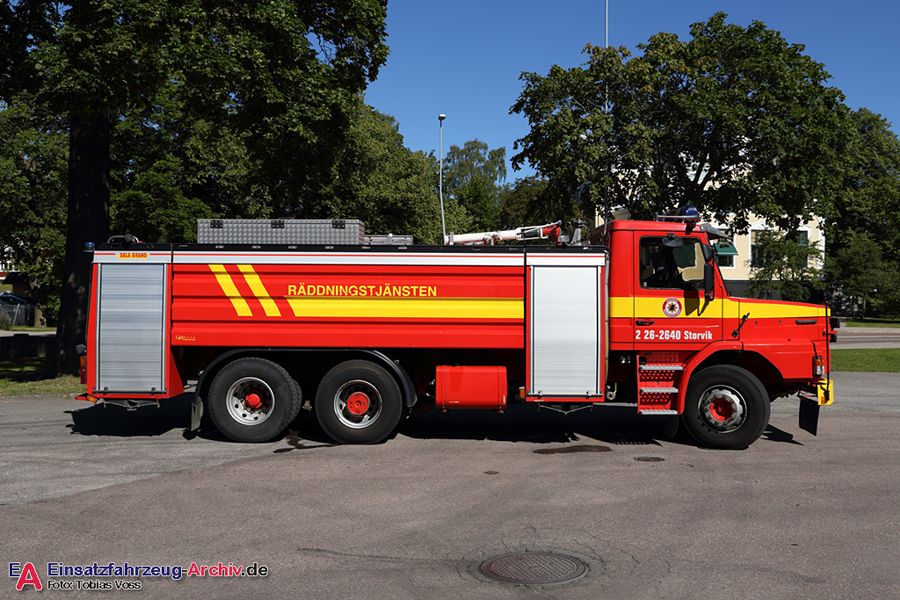 2 26-2040 - Tankbil (a.D.)