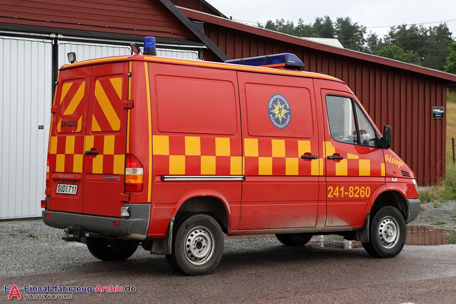 2 41-8260 - Släckbil