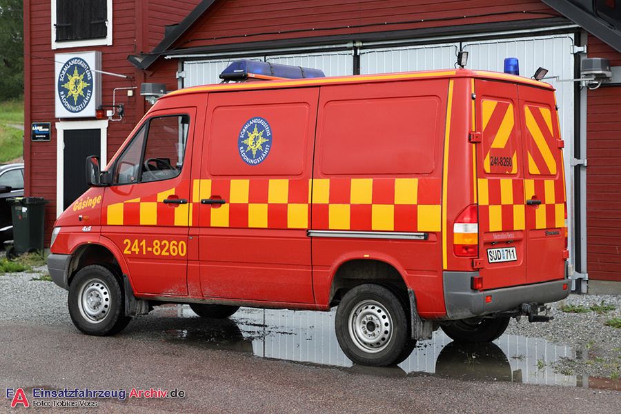 2 41-8260 - Släckbil