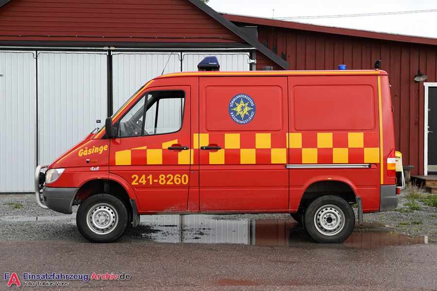 2 41-8260 - Släckbil