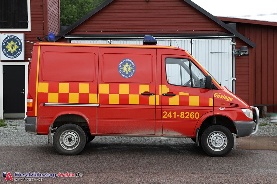 2 41-8260 - Släckbil