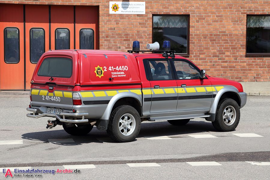 2 41-4450 - Terrängbil (a.D.)