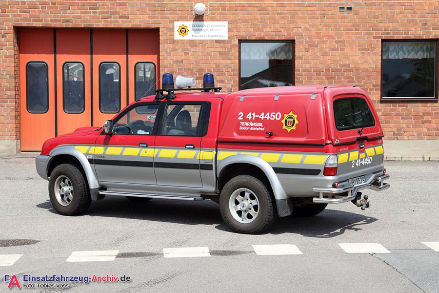 2 41-4450 - Terrängbil (a.D.)